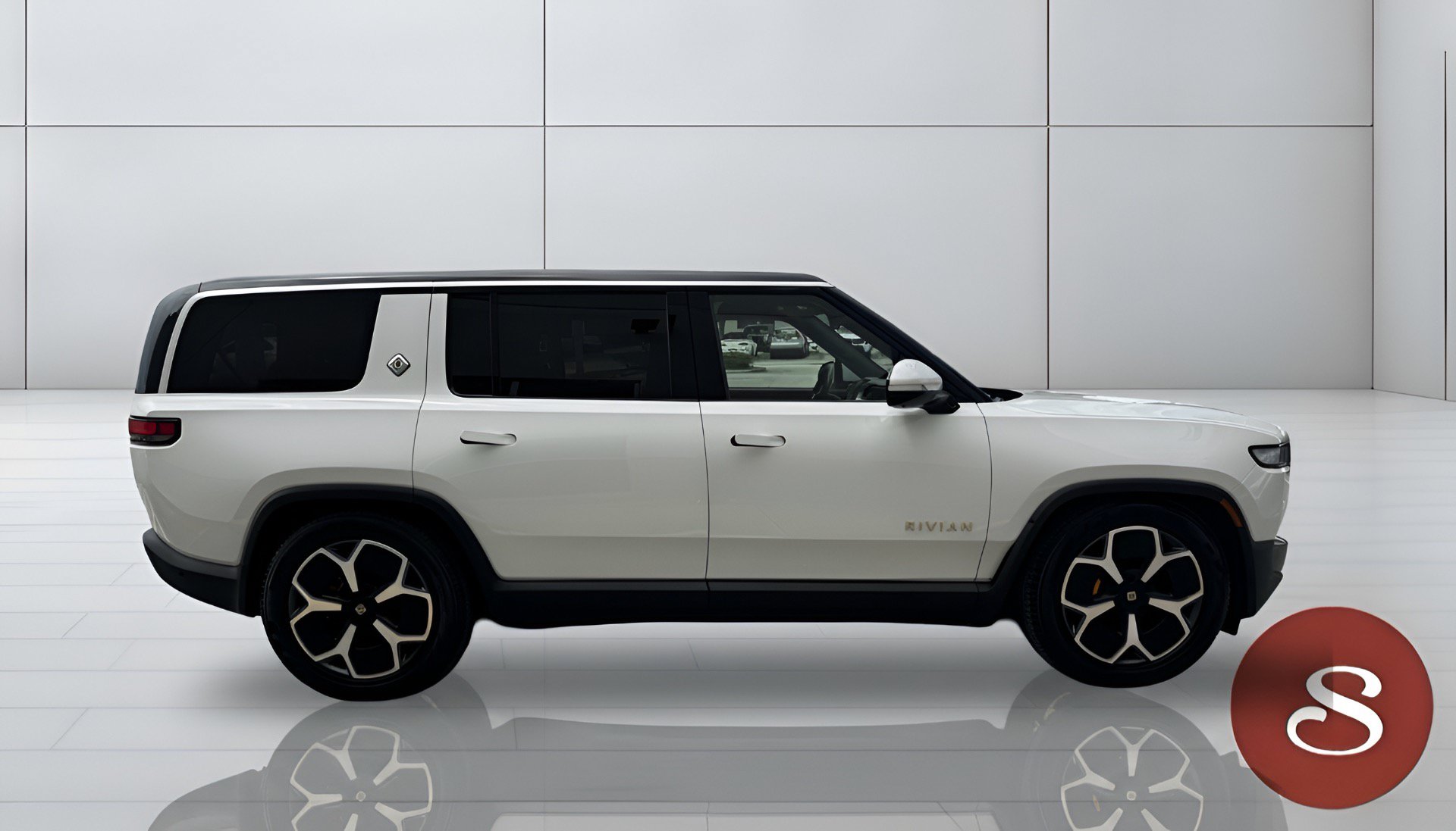 Used 2024 Rivian R1S Adventure AWD/4WD image 9