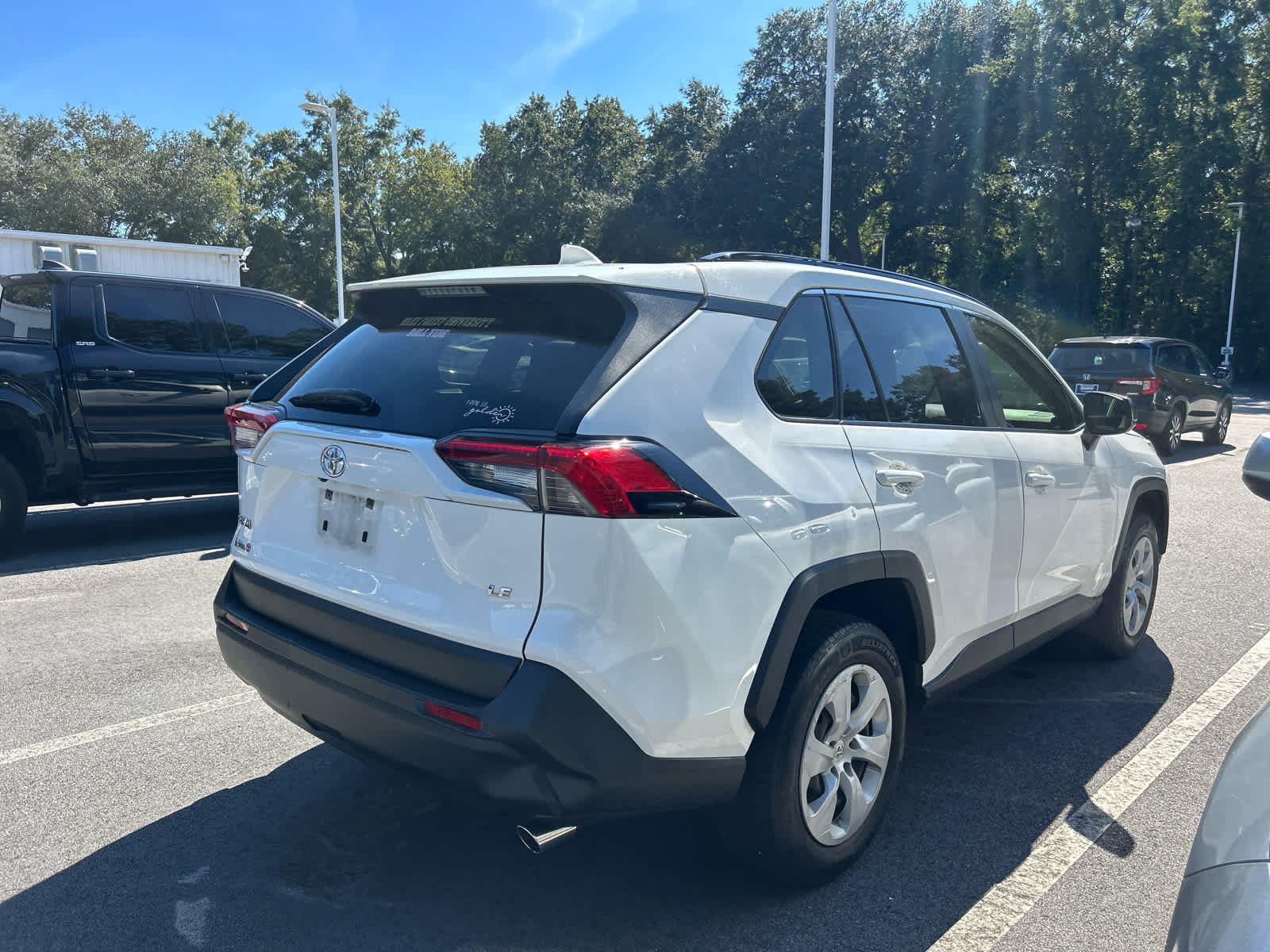 Used 2019 Toyota RAV4 LE FWD image 5