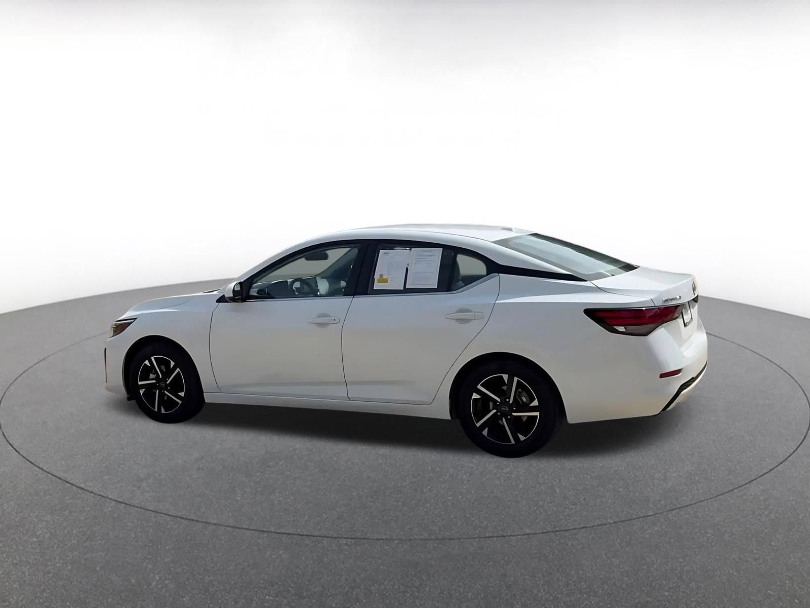 Used 2025 Nissan Sentra SV FWD image 10