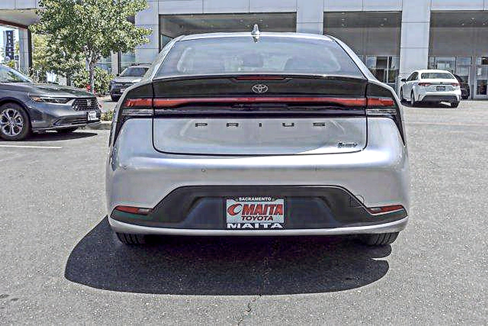 Used 2024 Toyota Prius LE FWD image 7