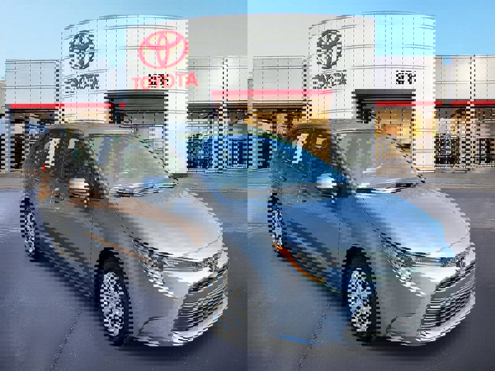 Used 2026 Toyota Corolla LE image 3