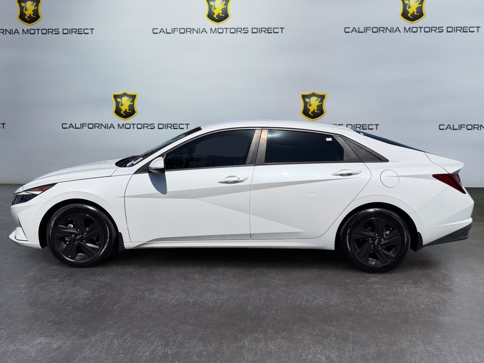 Used 2022 Hyundai Elantra SEL w/ Convenience Package FWD image 2