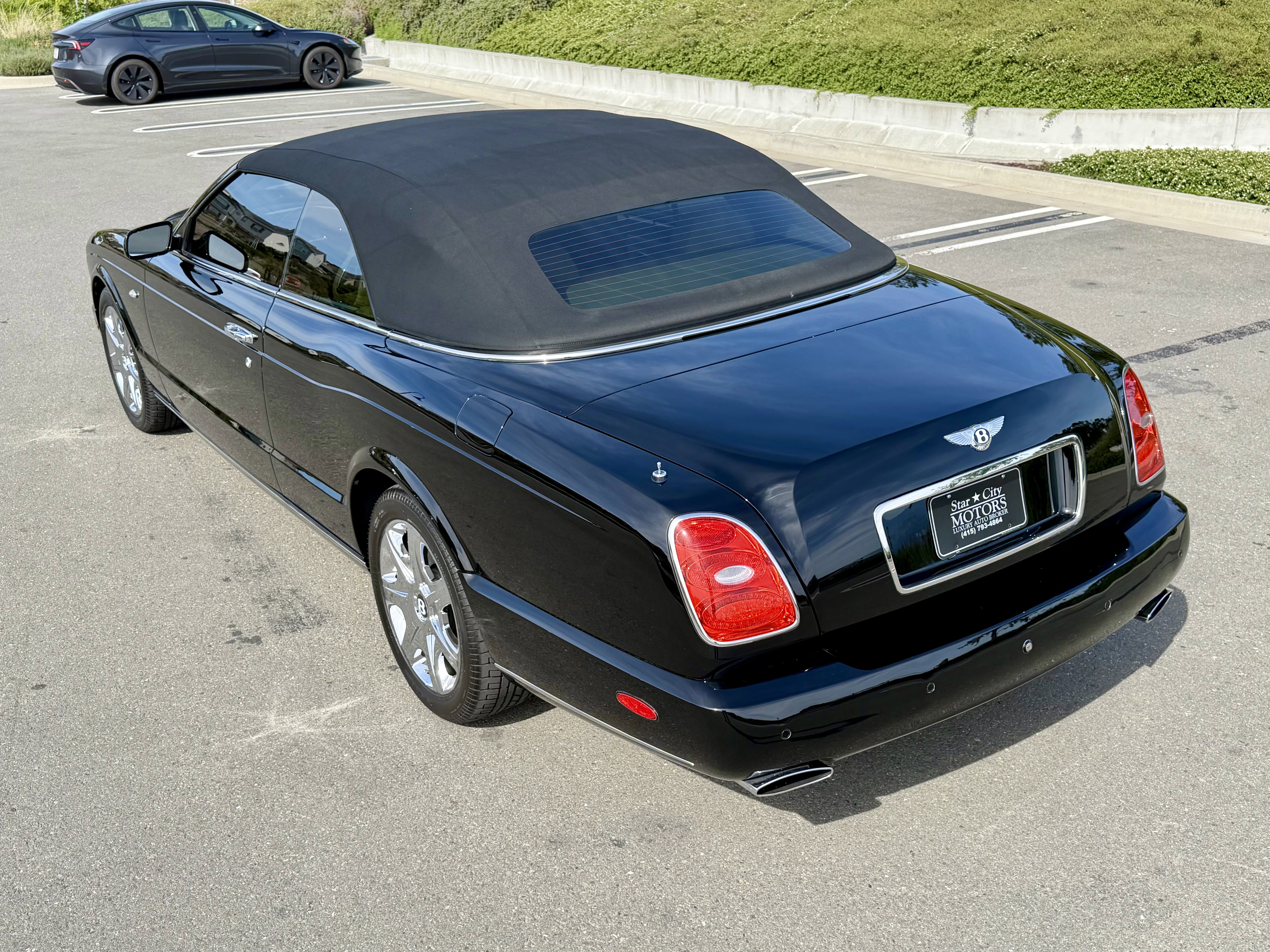 Used 2007 Bentley Azure image 21