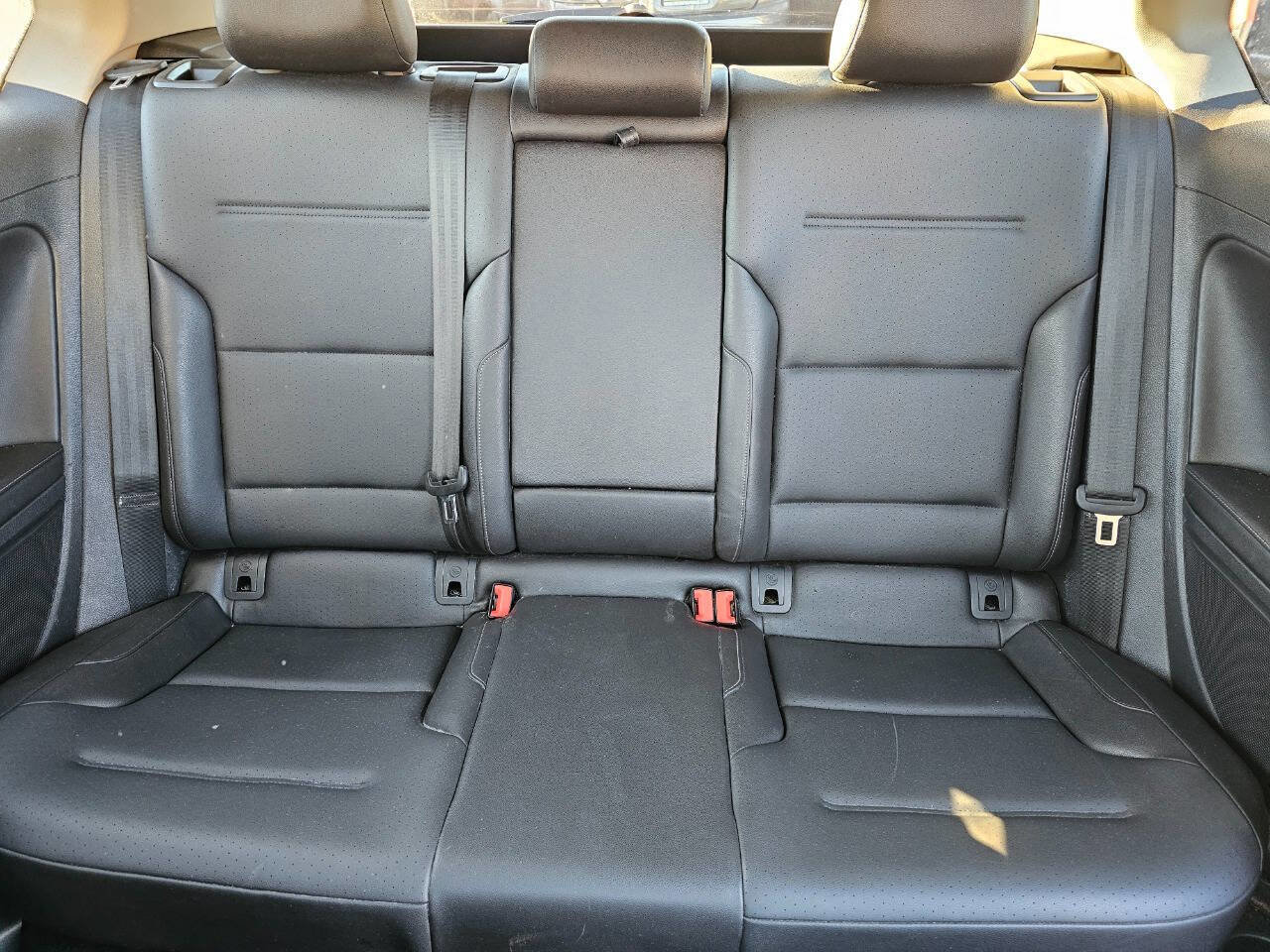 Used 2015 Volkswagen Golf S image 13