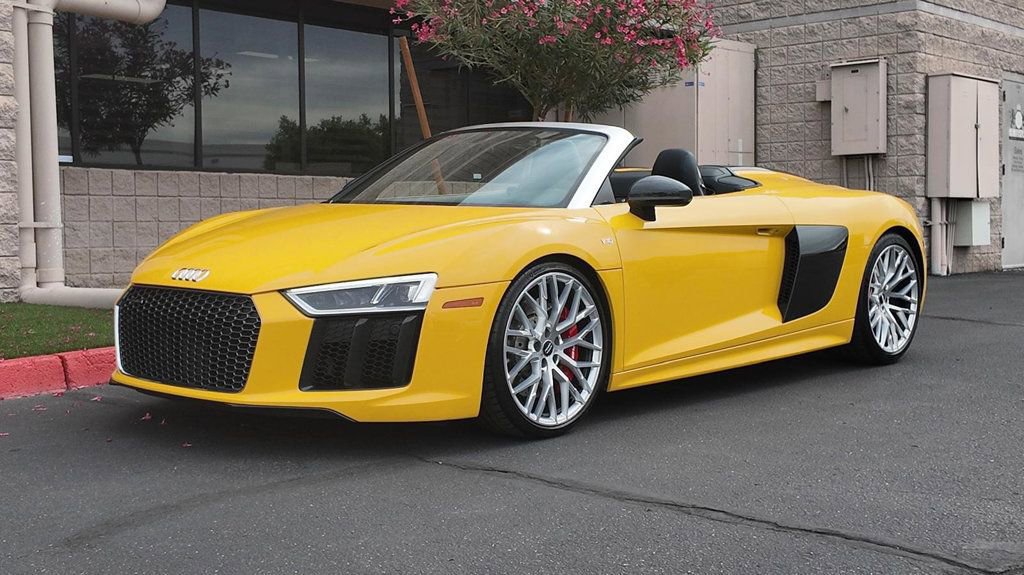 Used 2017 Audi R8 V10 w/ Carbon Exterior Package image 17