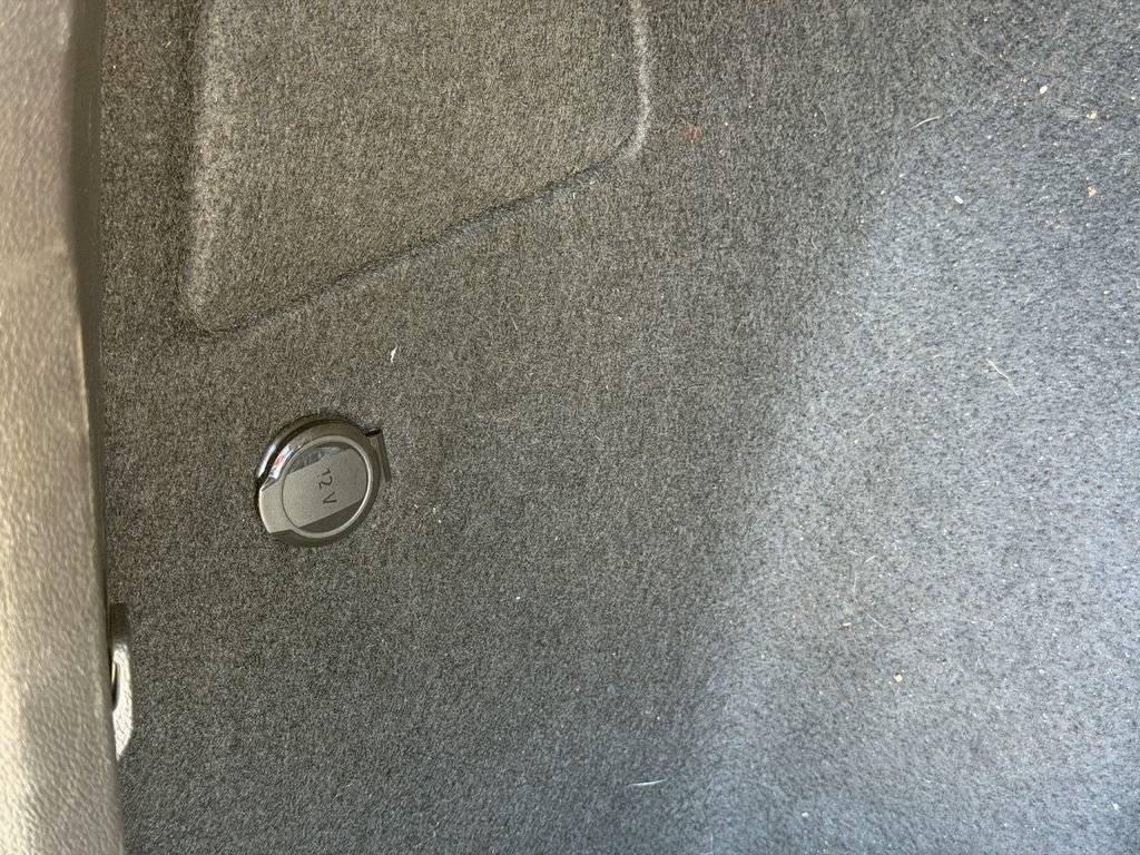 Certified 2022 Volkswagen Taos SE FWD image 28