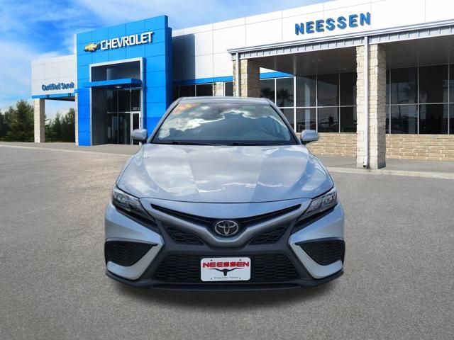 Used 2024 Toyota Camry SE FWD image 2
