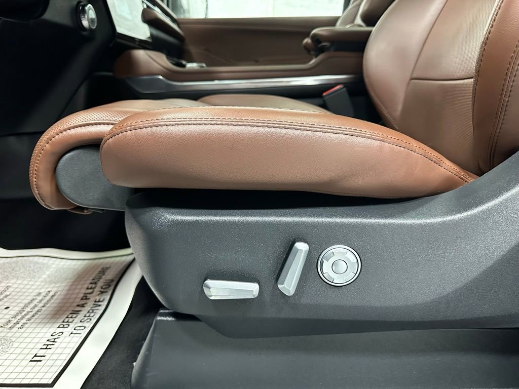 Used 2025 Lincoln Navigator Reserve image 12