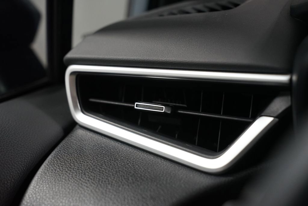 Used 2022 Toyota Corolla SE w/ SE Premium Package image 25