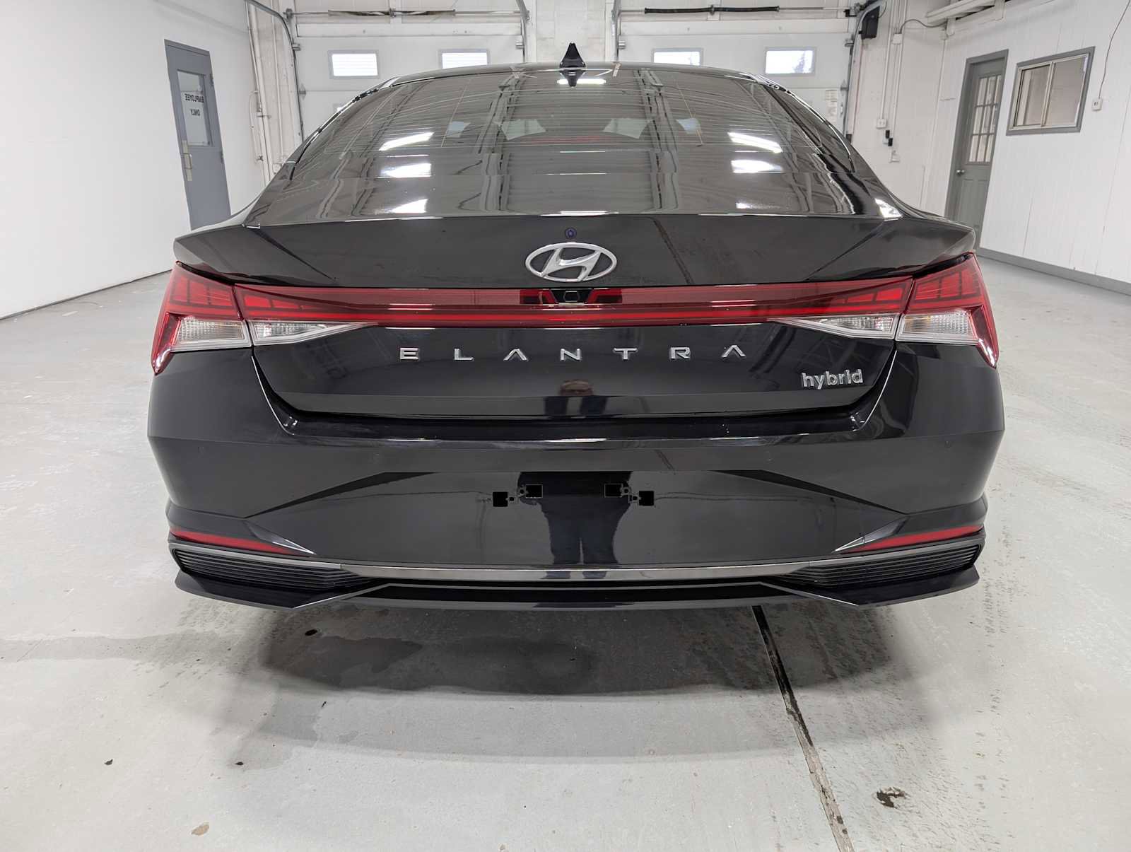 Used 2023 Hyundai Elantra Limited w/ Cargo Package image 9