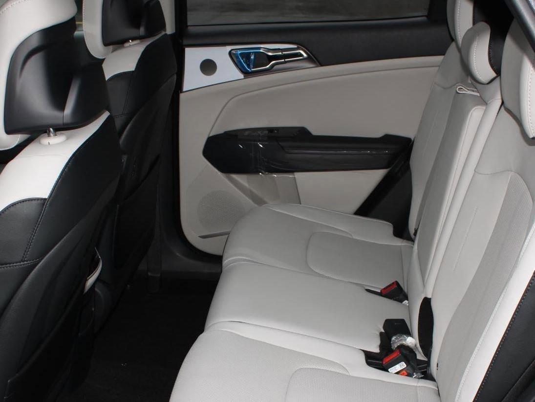 New 2026 Kia Sportage EX image 17