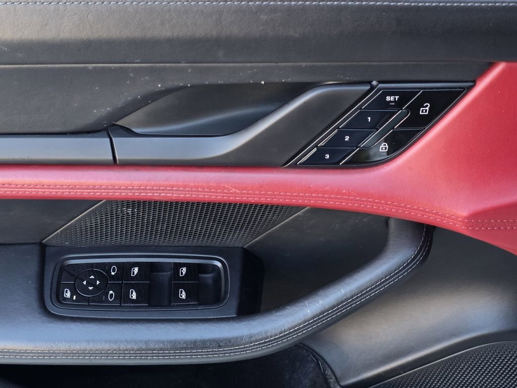 Used 2020 Porsche Taycan 4S image 14