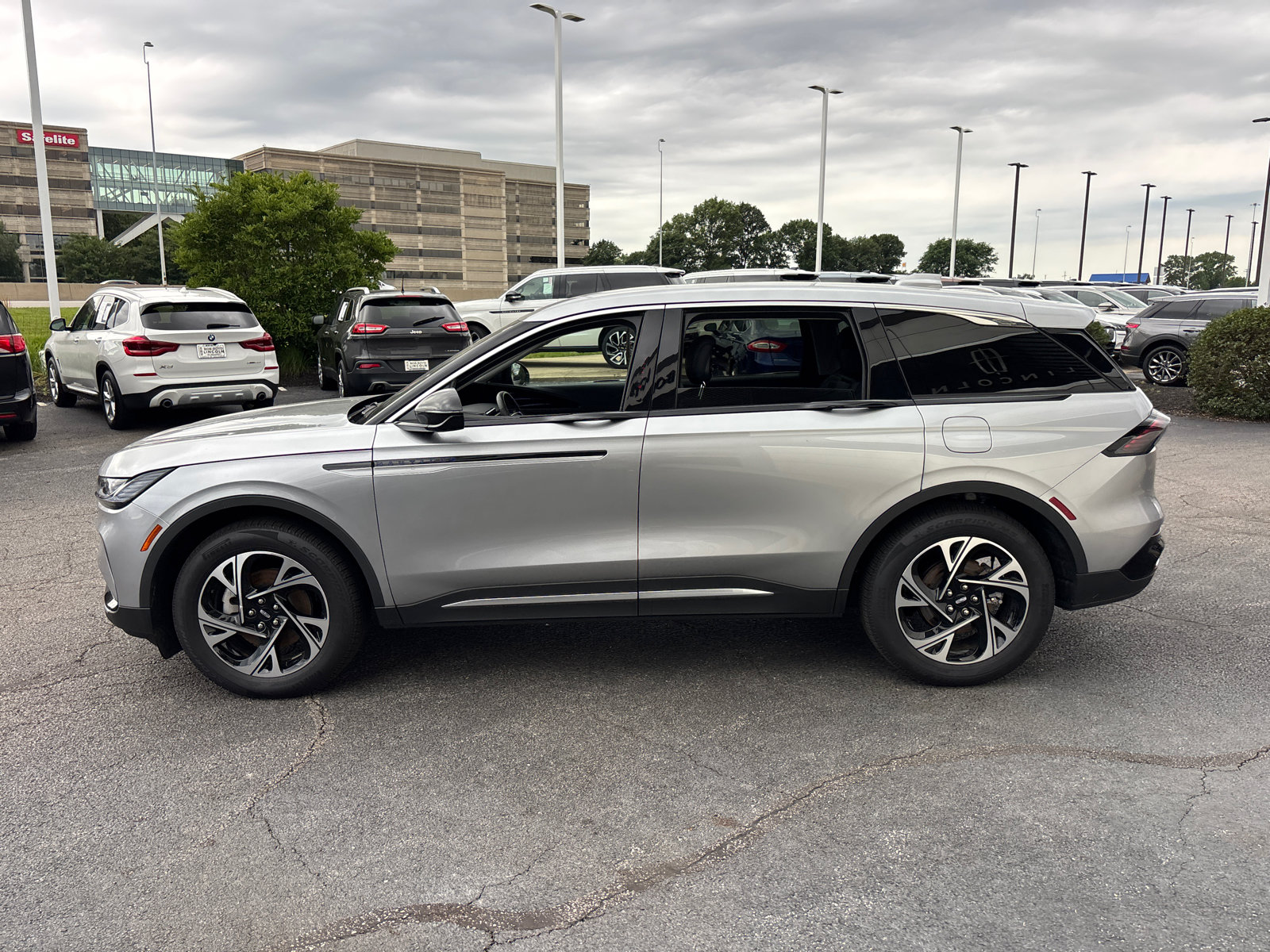 New 2026 Lincoln Nautilus Premier AWD/4WD image 4