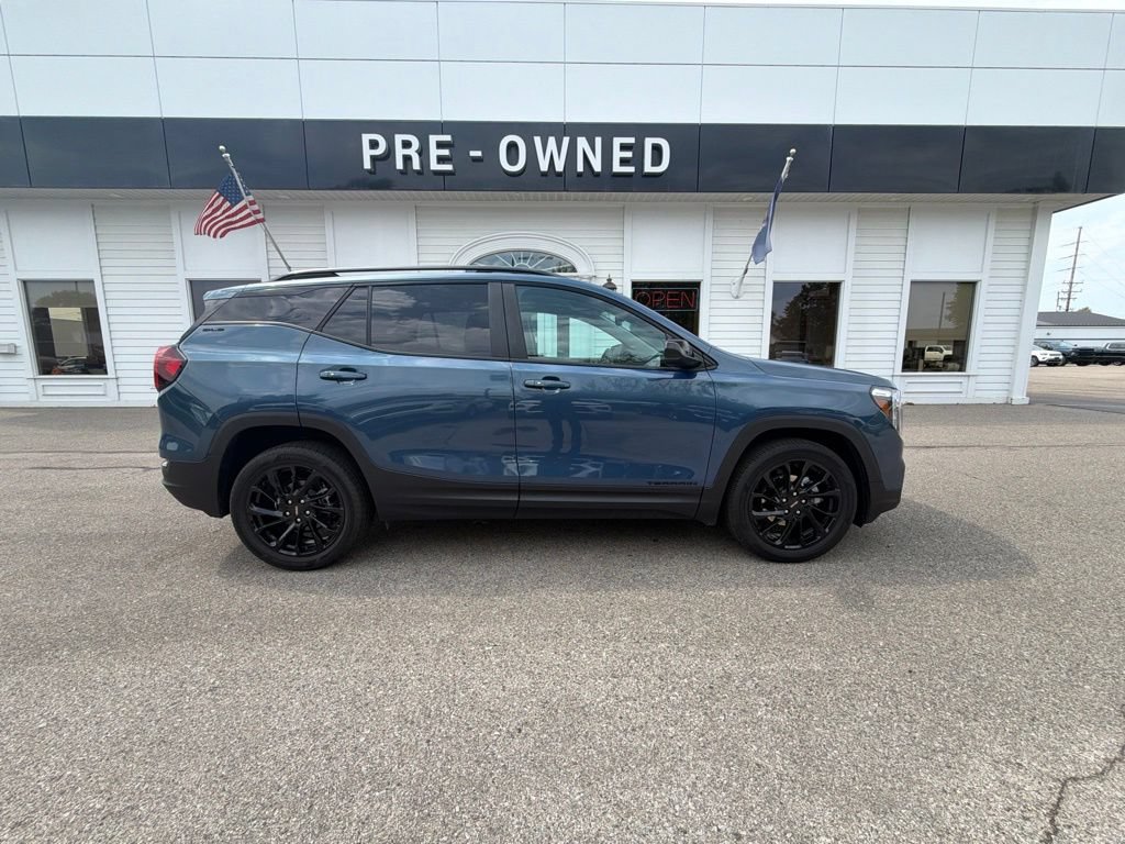 Certified 2024 GMC Terrain SLE w/ Driver Convenience Package FWD image 4