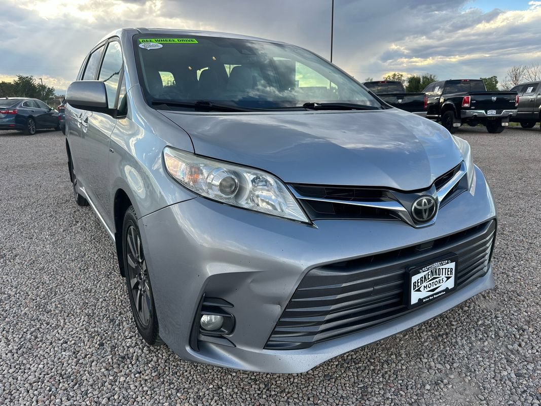 Used 2018 Toyota Sienna XLE w/ XLE Navigation Package AWD/4WD image 2