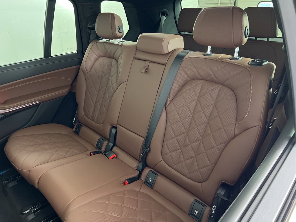 Used 2026 BMW X7 xDrive40i w/ Premium Package image 4