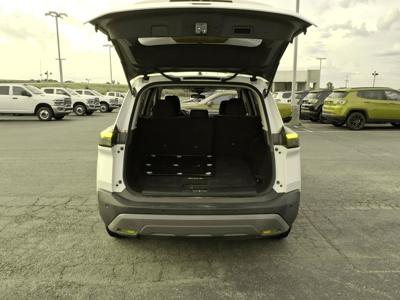 Used 2022 Nissan Rogue S AWD/4WD image 5