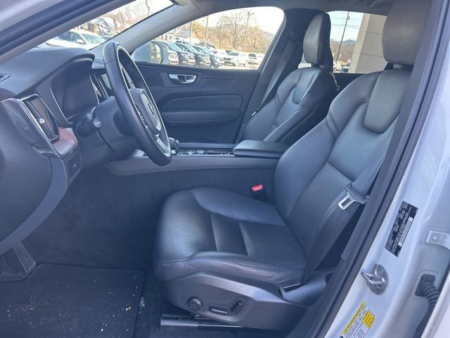 Used 2023 Volvo XC60 B5 Plus image 18