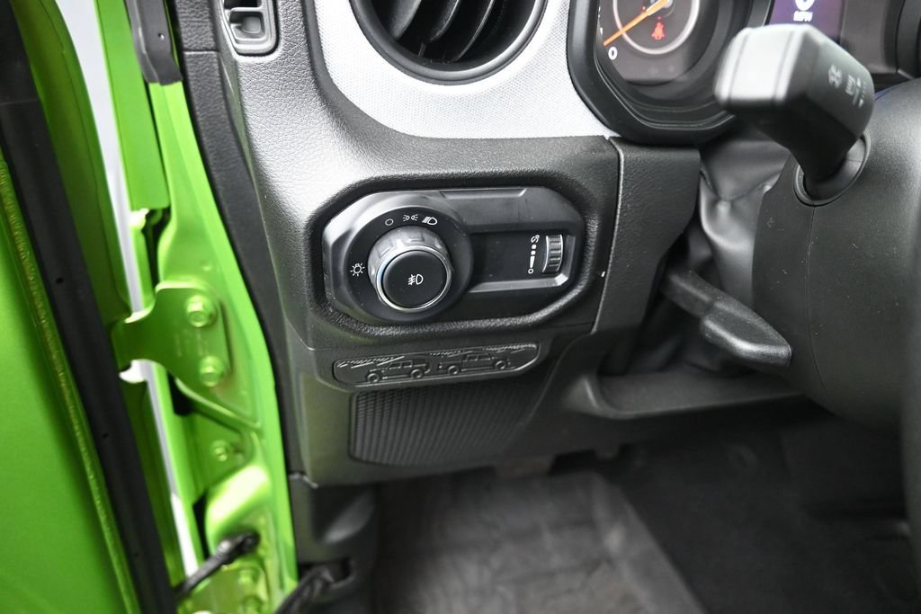 Used 2025 Jeep Wrangler Sport AWD/4WD image 13