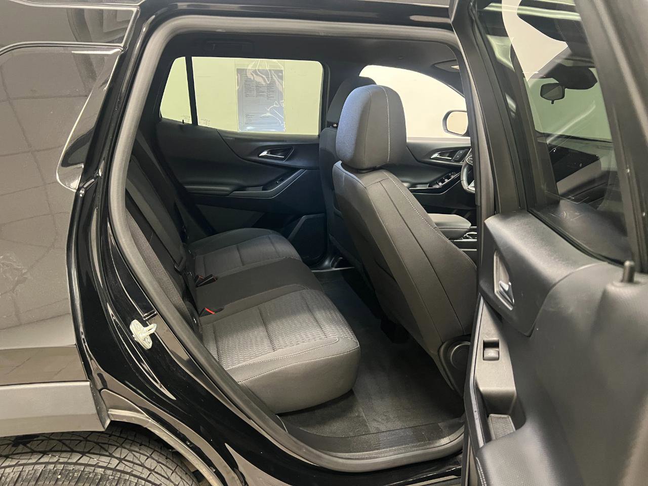 Used 2025 Chevrolet Equinox LT FWD image 33