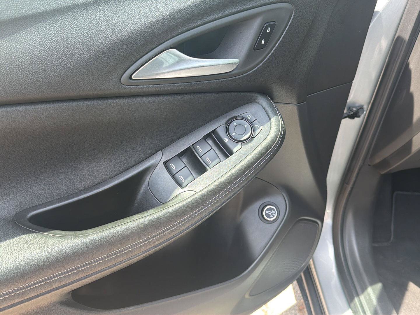 Used 2024 Buick Encore GX Preferred AWD/4WD image 14