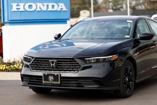 Used 2025 Honda Accord SE image 2