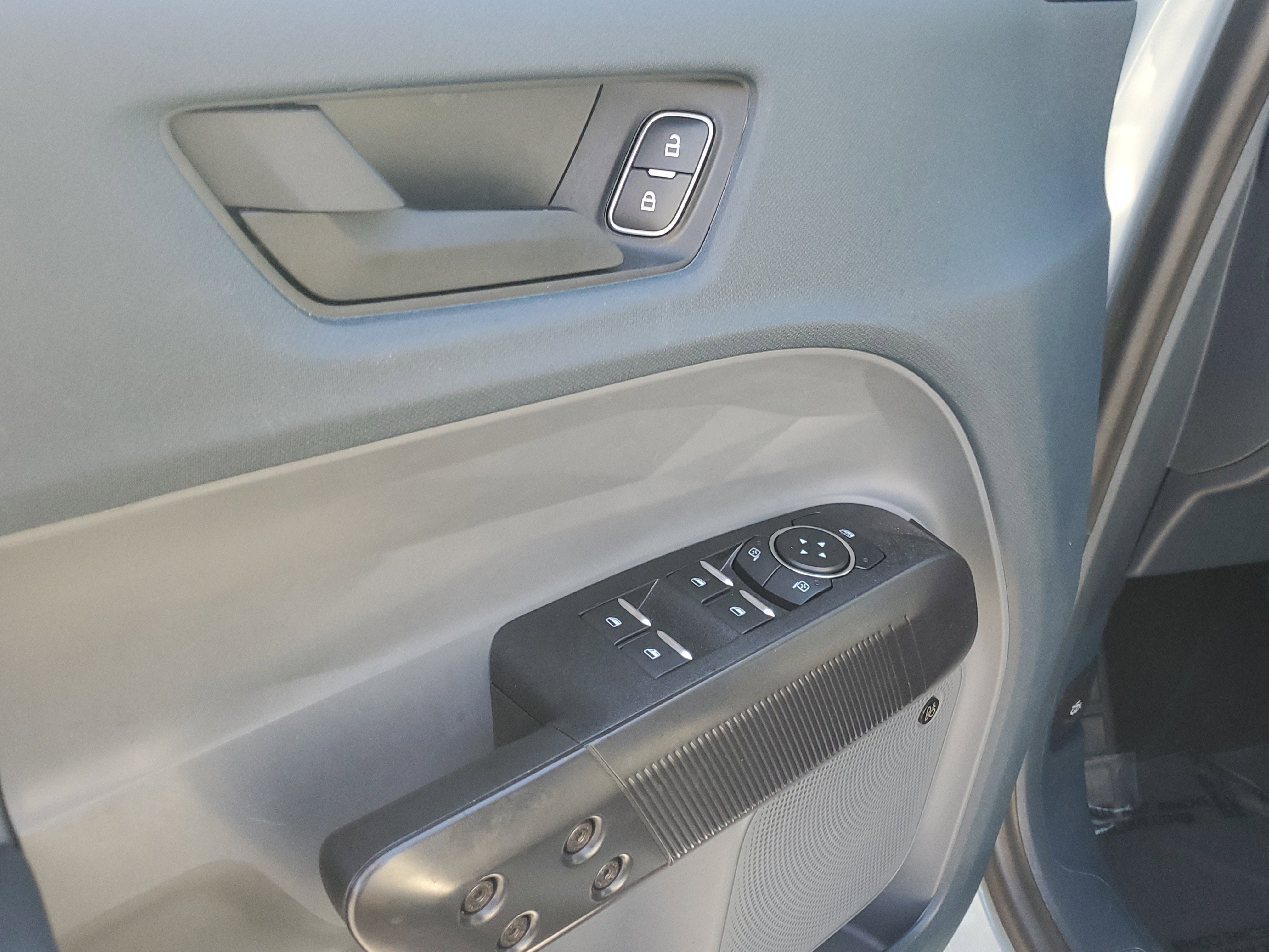 Certified 2024 Ford Maverick Lariat w/ Black Appearance Package image 18