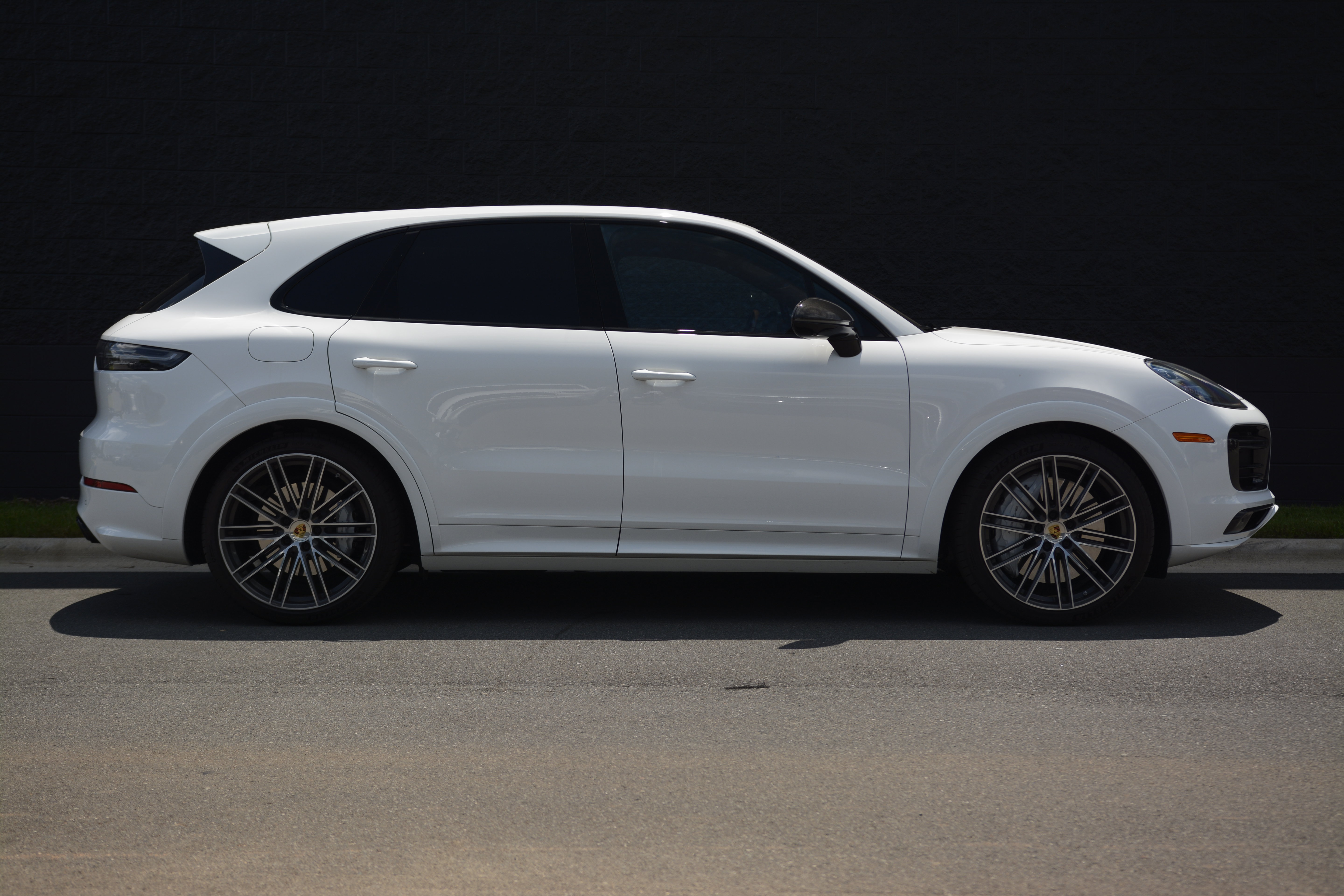 Certified 2023 Porsche Cayenne Turbo AWD/4WD image 8