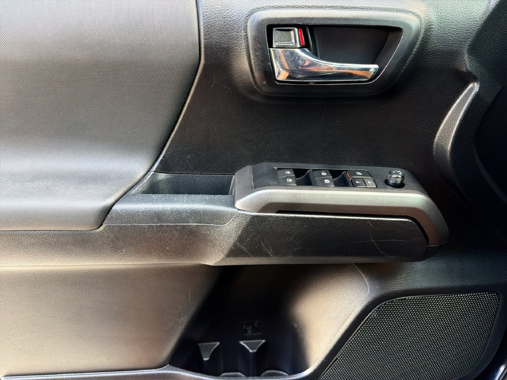 Used 2021 Toyota Tacoma TRD Sport w/ Technology Package RWD image 28