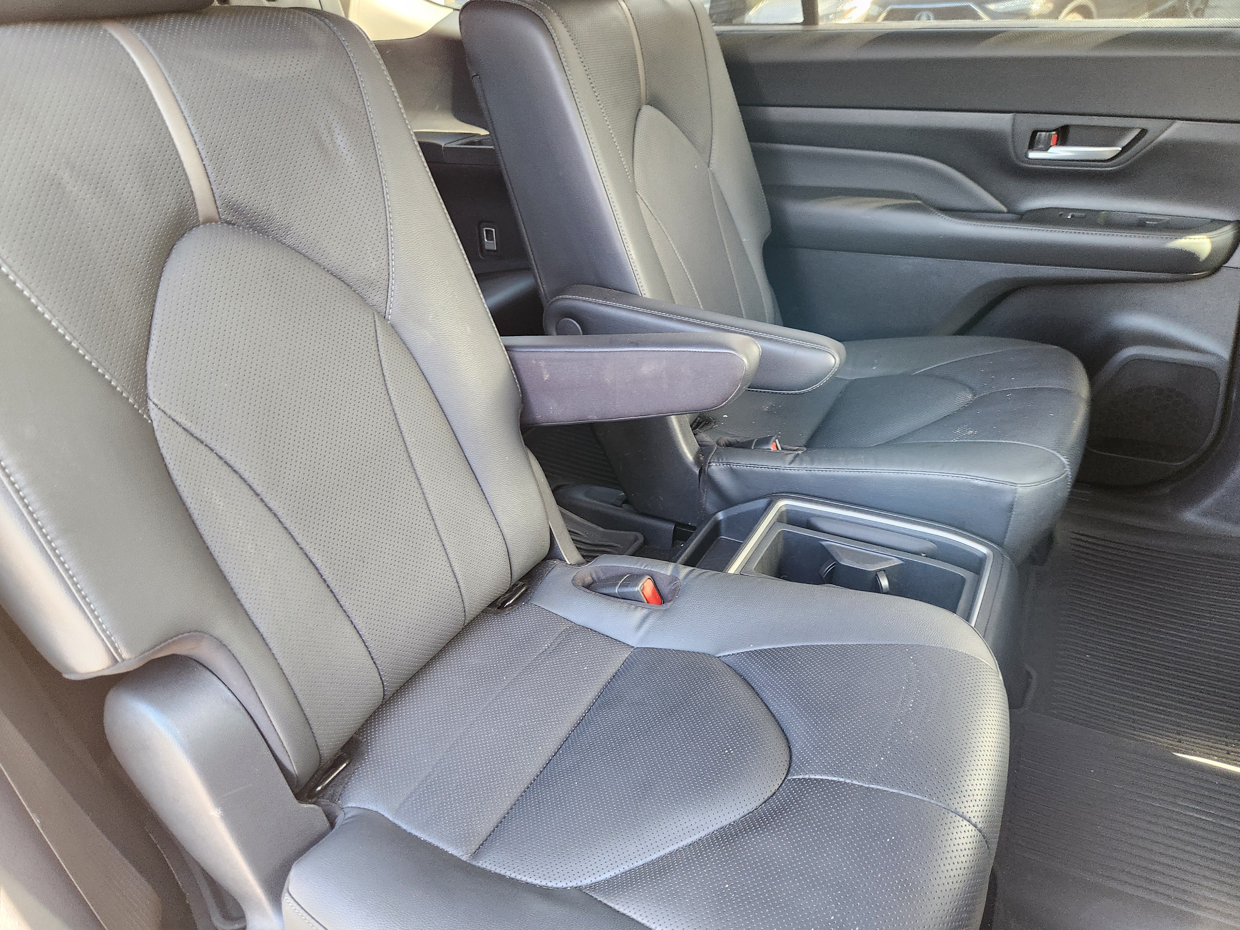 Used 2024 Toyota Grand Highlander AWD image 17