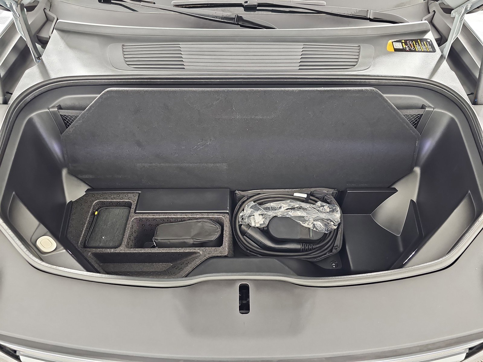 Used 2025 Rivian R1T Adventure image 14