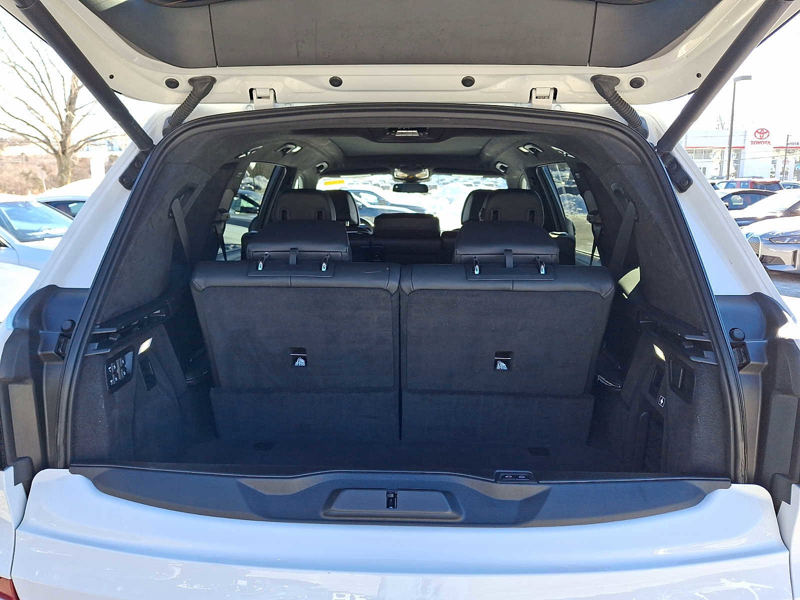 Used 2024 BMW X7 xDrive40i w/ M Sport Package image 31