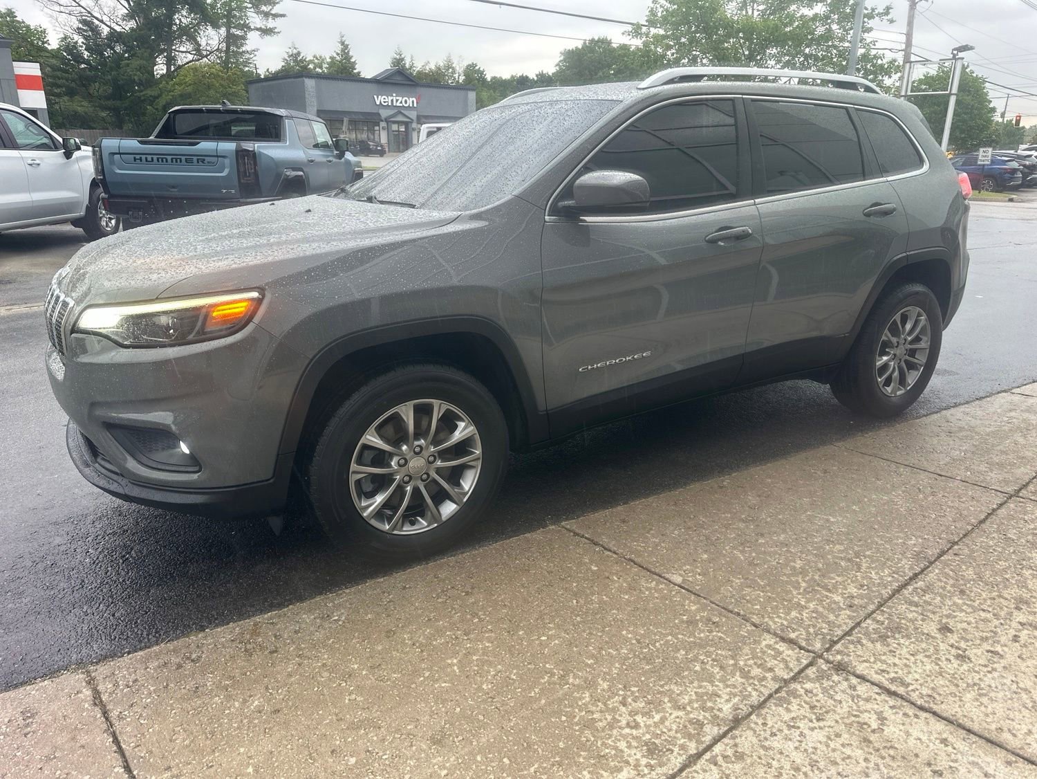Used 2020 Jeep Cherokee Latitude Plus w/ Cold Weather Group AWD/4WD image 6