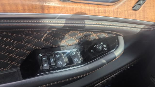 Used 2023 Jeep Grand Cherokee Summit AWD/4WD image 43