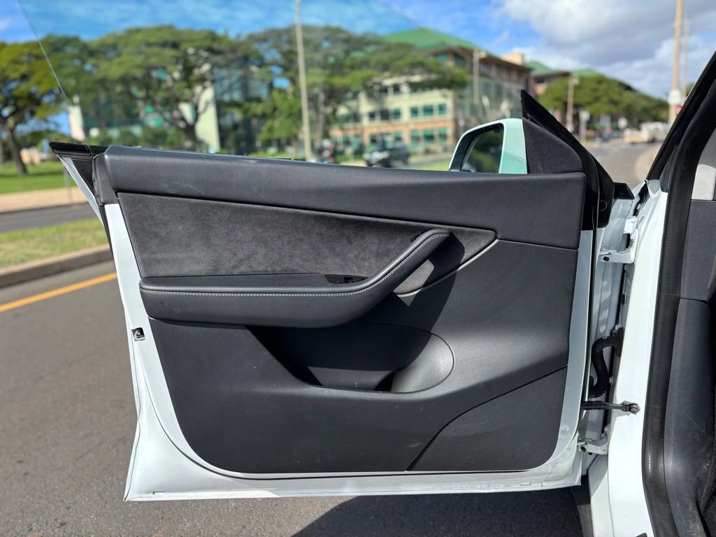 Used 2020 Tesla Model Y Long Range image 13