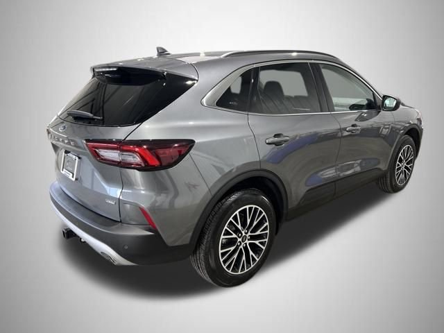 Used 2025 Ford Escape SE w/ Class II Trailer Tow Package image 5