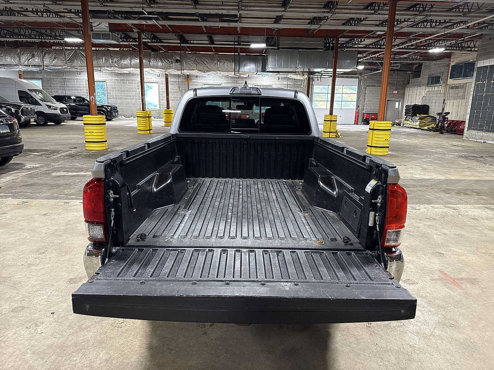 Used 2019 Toyota Tacoma SR5 AWD/4WD image 11