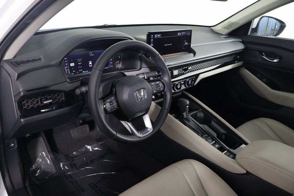 Used 2023 Honda Accord Touring image 7
