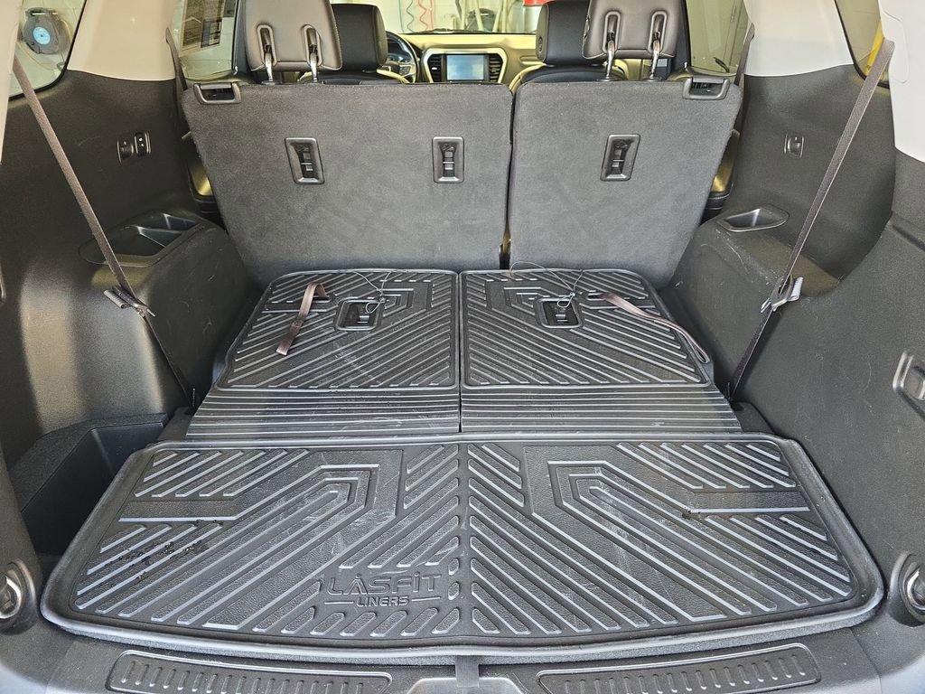 Used 2018 GMC Acadia SLT w/ LPO, Cargo Package AWD/4WD image 14