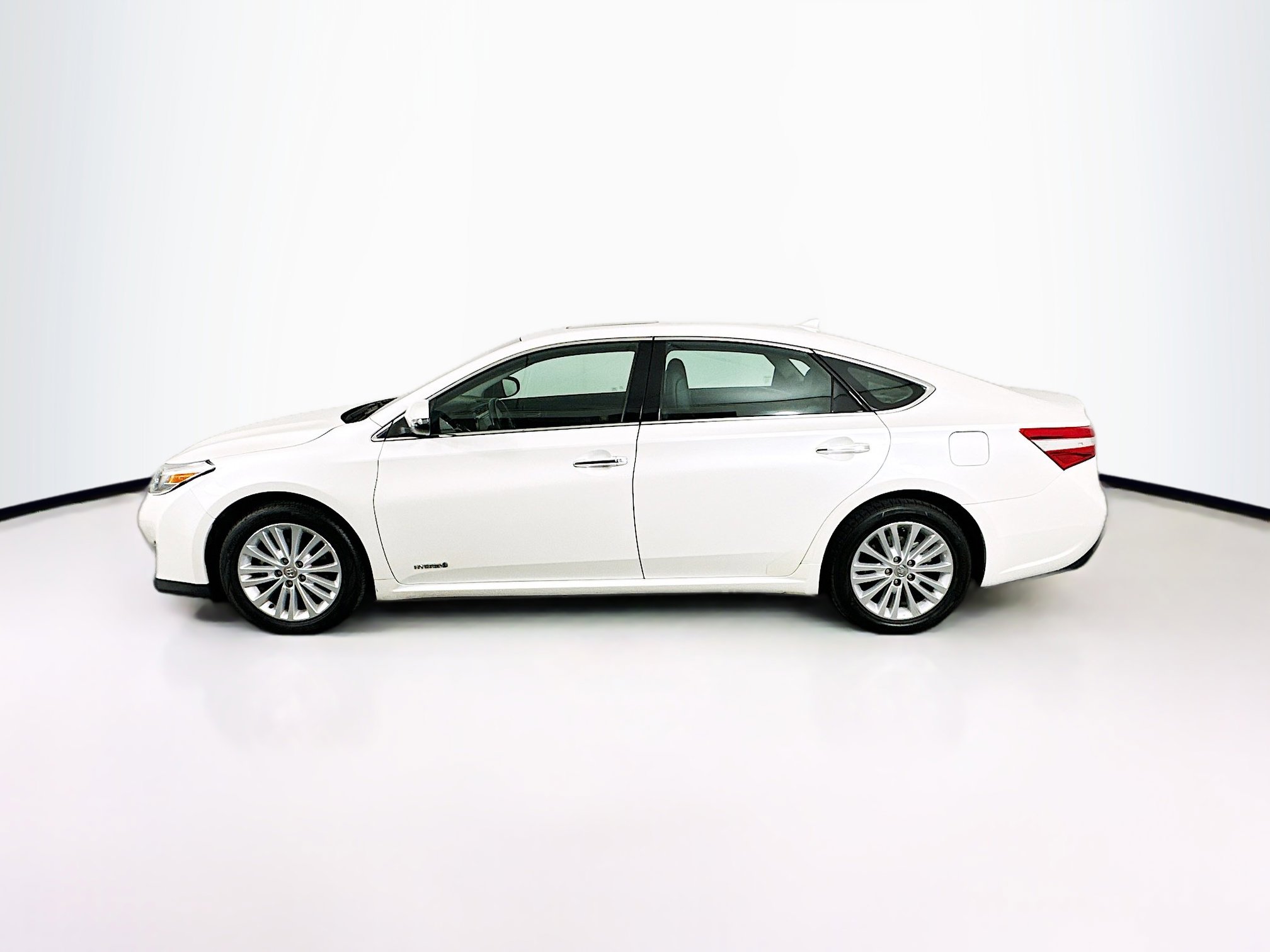 Used 2014 Toyota Avalon Limited image 4