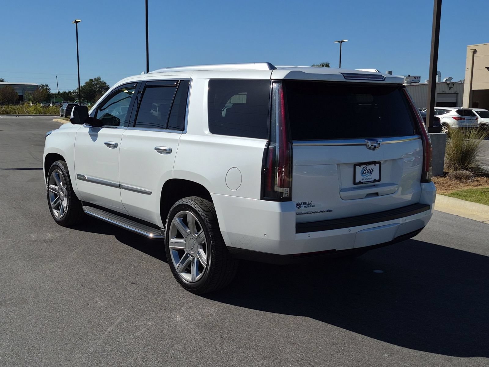 Used 2018 Cadillac Escalade Luxury RWD image 8