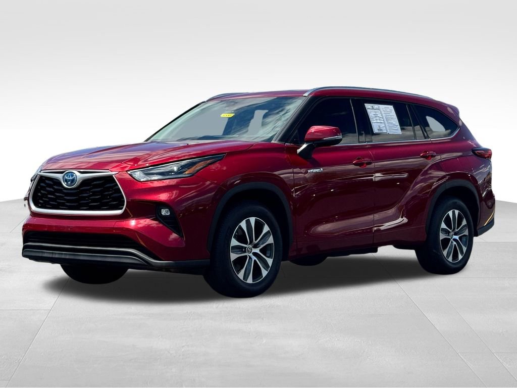Used 2021 Toyota Highlander XLE FWD image 3