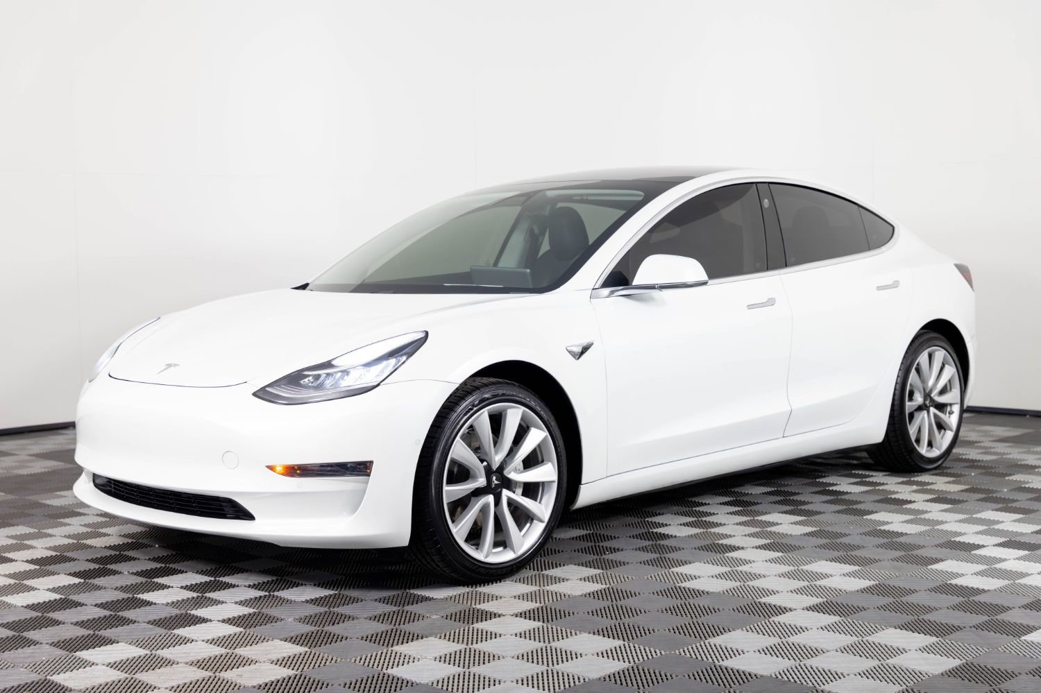 Used 2019 Tesla Model 3 Long Range RWD image 1