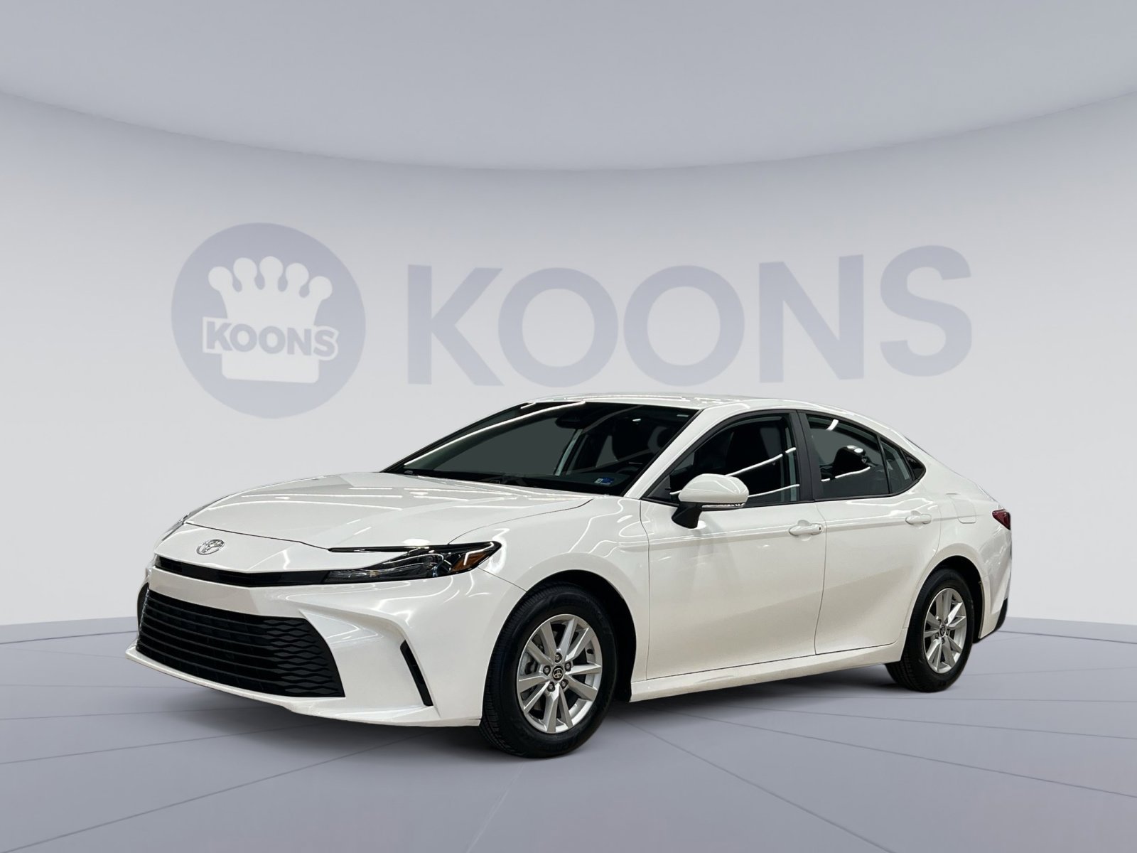 Used 2025 Toyota Camry LE image 1