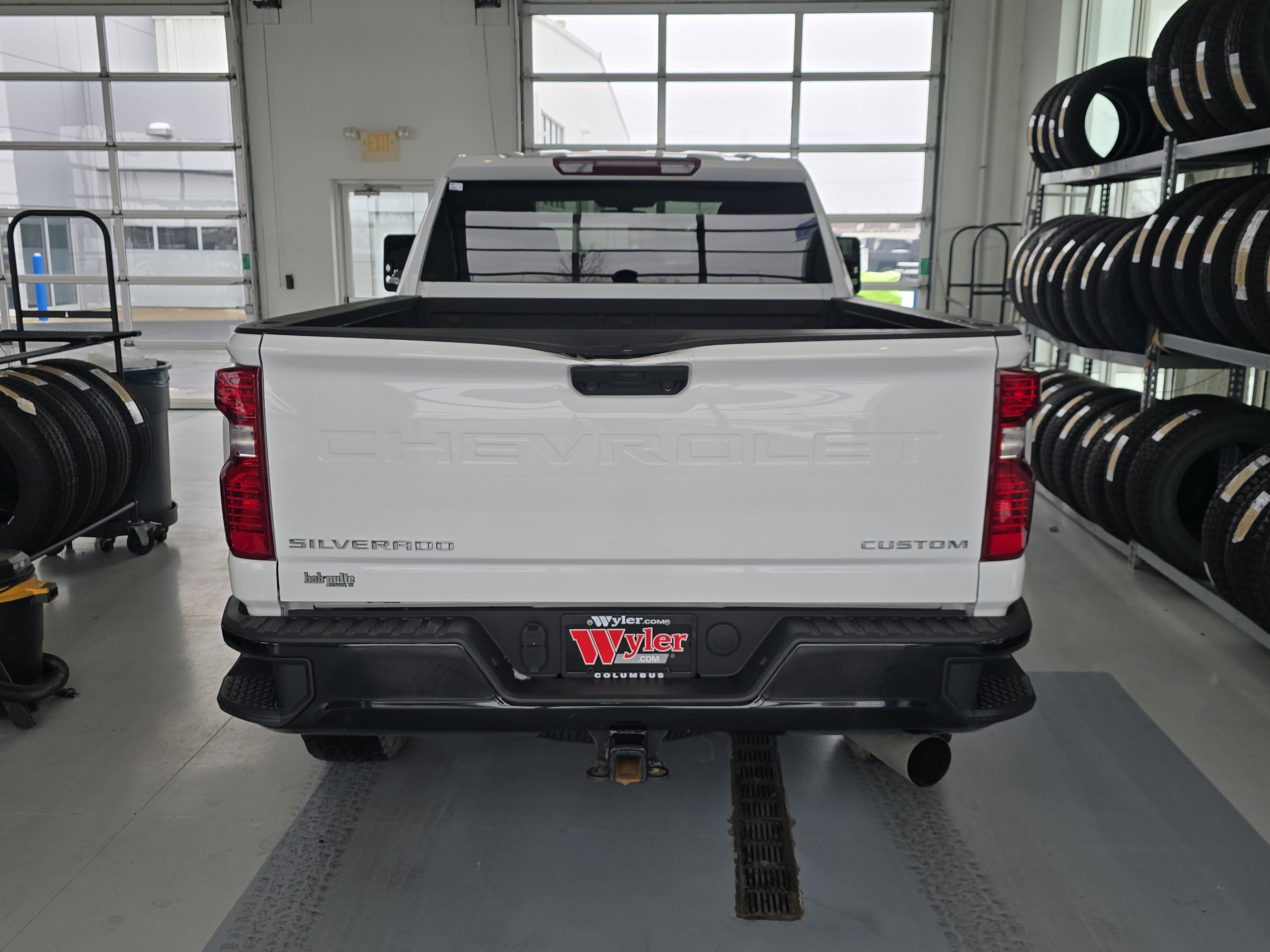 Used 2022 Chevrolet Silverado 2500 Custom w/ Custom Value Package image 3