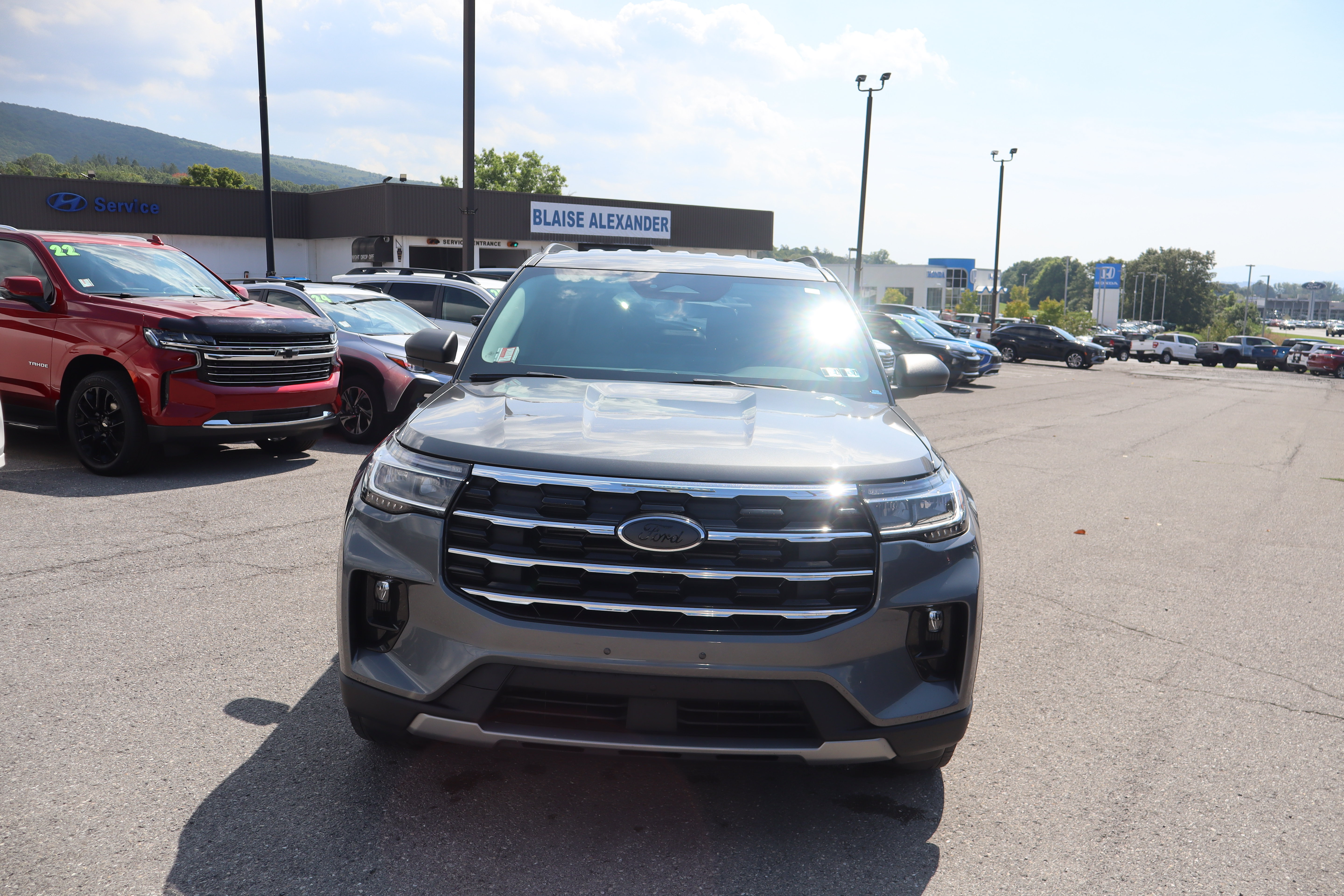 Used 2025 Ford Explorer Active w/ Active Comfort Package AWD/4WD image 9