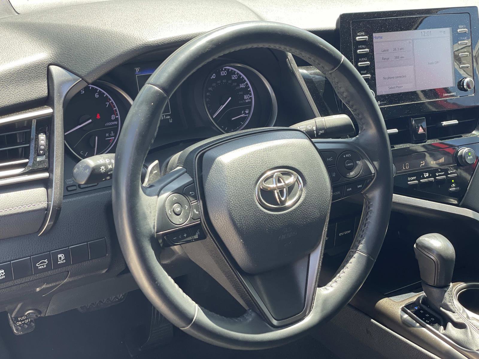 Used 2021 Toyota Camry SE FWD image 3