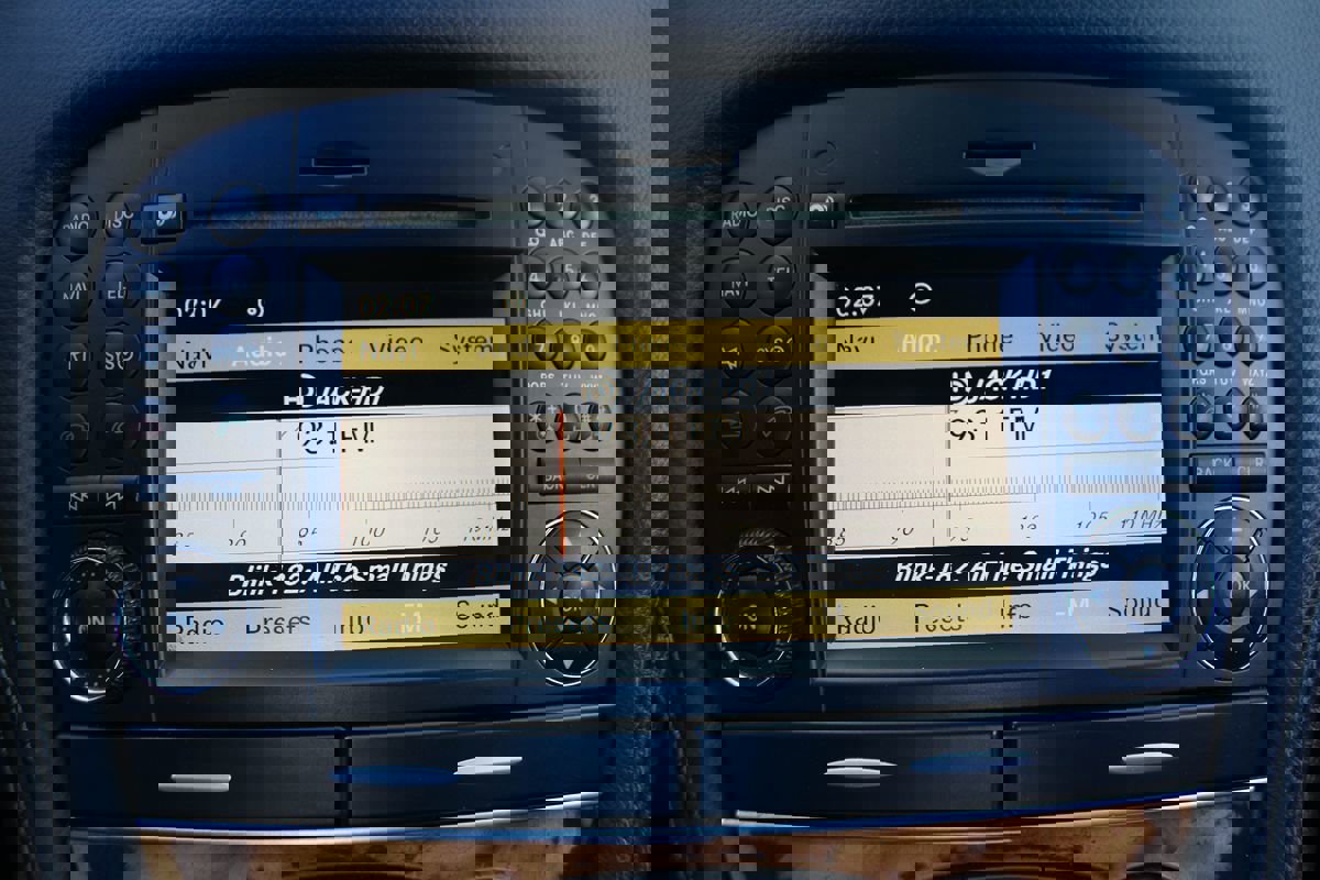 Used 2011 Mercedes-Benz SL 550 image 25