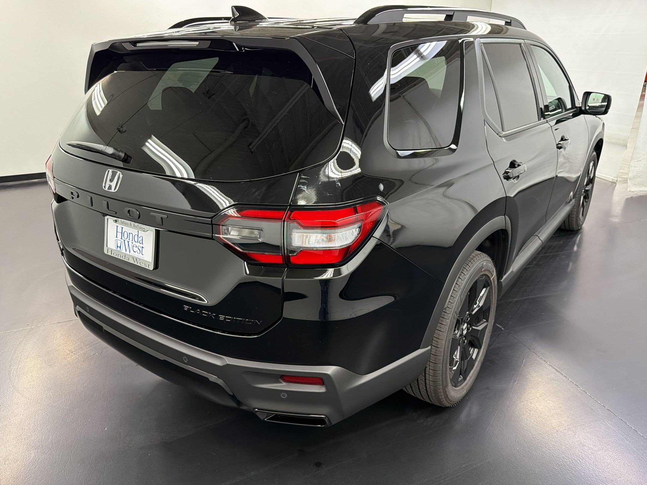New 2026 Honda Pilot Black Edition image 9