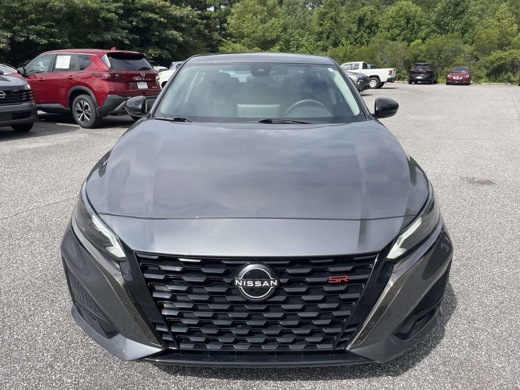 Used 2024 Nissan Altima 2.5 SR w/ SR Premium Package FWD image 8